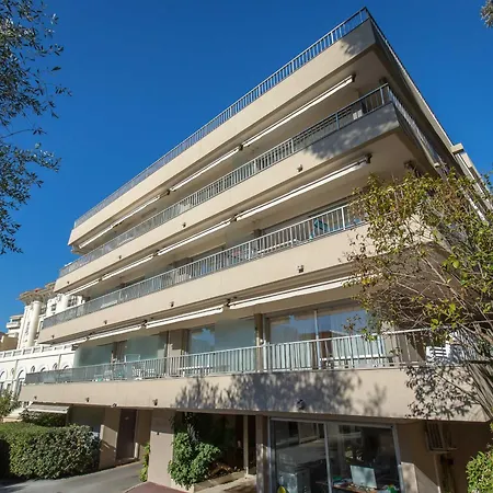 Apartment Climatise Proche Et Commerces Avec Balcon, Wi-fi Et Parking - Fr-1-466a-16 *