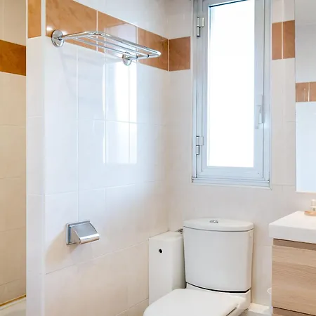Climatise Proche Et Commerces Avec Balcon, Wi-fi Et Parking - Fr-1-466a-16 Saint-Raphael (Var)