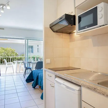 Climatise Proche Et Commerces Avec Balcon, Wi-fi Et Parking - Fr-1-466a-16 Apartment *