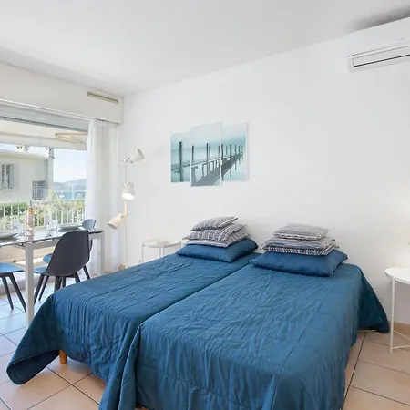 Apartment Climatise Proche Et Commerces Avec Balcon, Wi-fi Et Parking - Fr-1-466a-16 Saint-Raphael (Var)